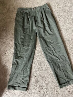Men's Dockers  Casual Pleated Trousers in Olive Green EUC
